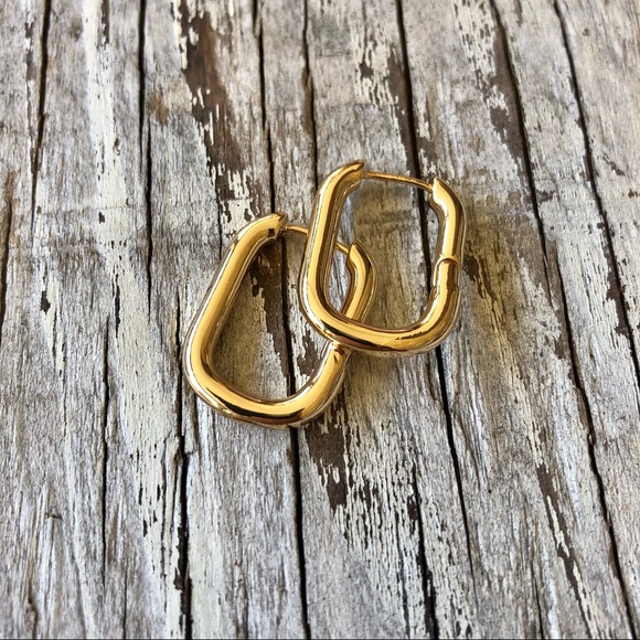 Minimalist Gold Huggie Hoops! - Picture 2 of 4